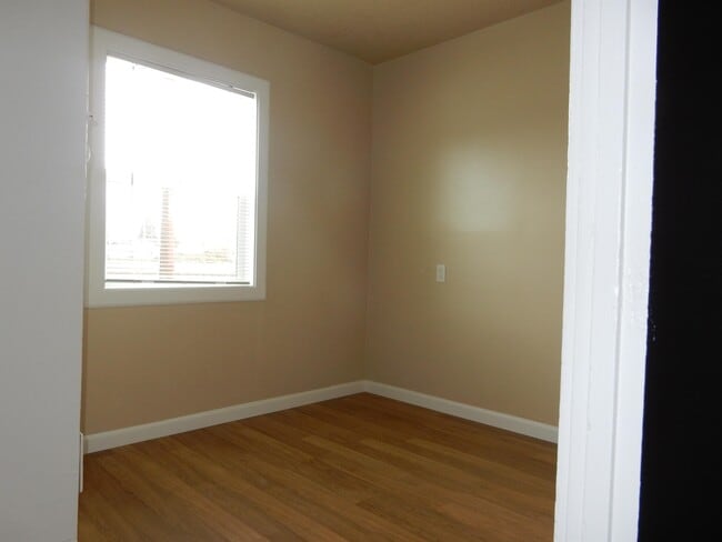 Building Photo - 1458 E Cleveland St