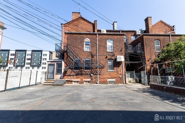 Building Photo - 222 Broadway