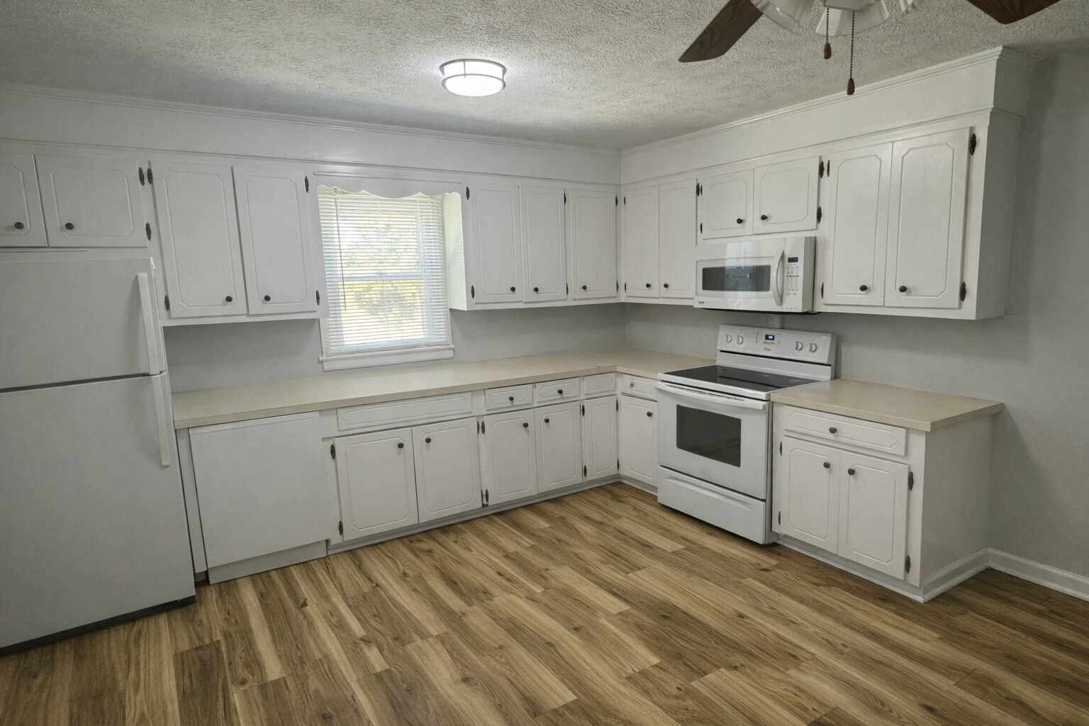 Building Photo - 730 Bradley Dr