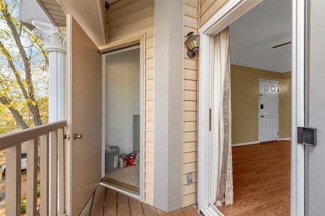 Building Photo - 700 Ridgeside Dr