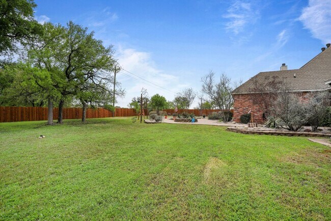 Building Photo - Custom Built Home with POOL