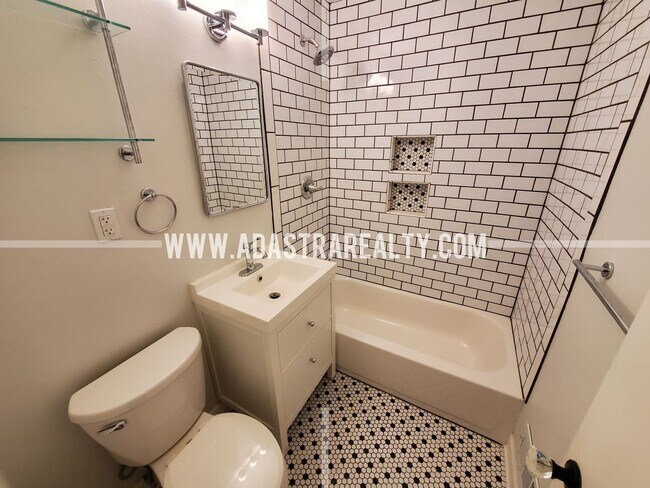 Building Photo - Beautiful Home in the Heart of Overland Pa...