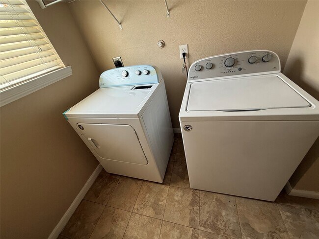 Building Photo - 1625 Townhome Ln