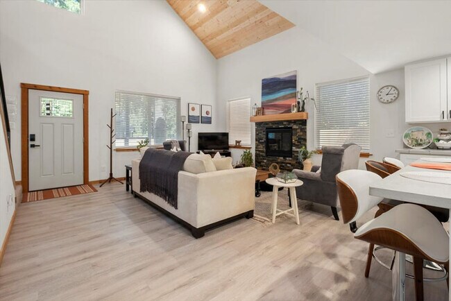 Building Photo - 125 Mountain View Dr