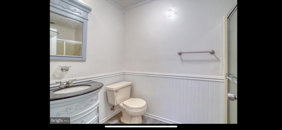 Master bathroom - 405 Waters Edge Dr