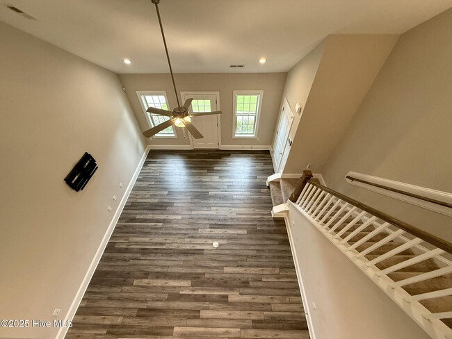 Building Photo - 204 Backspin Ln