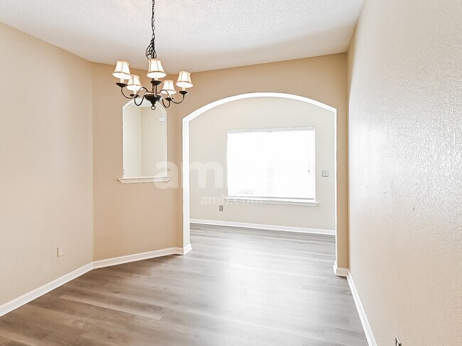 Building Photo - 7323 Red Maple Dr