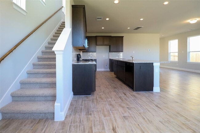 Building Photo - 124 Free Stone Dr