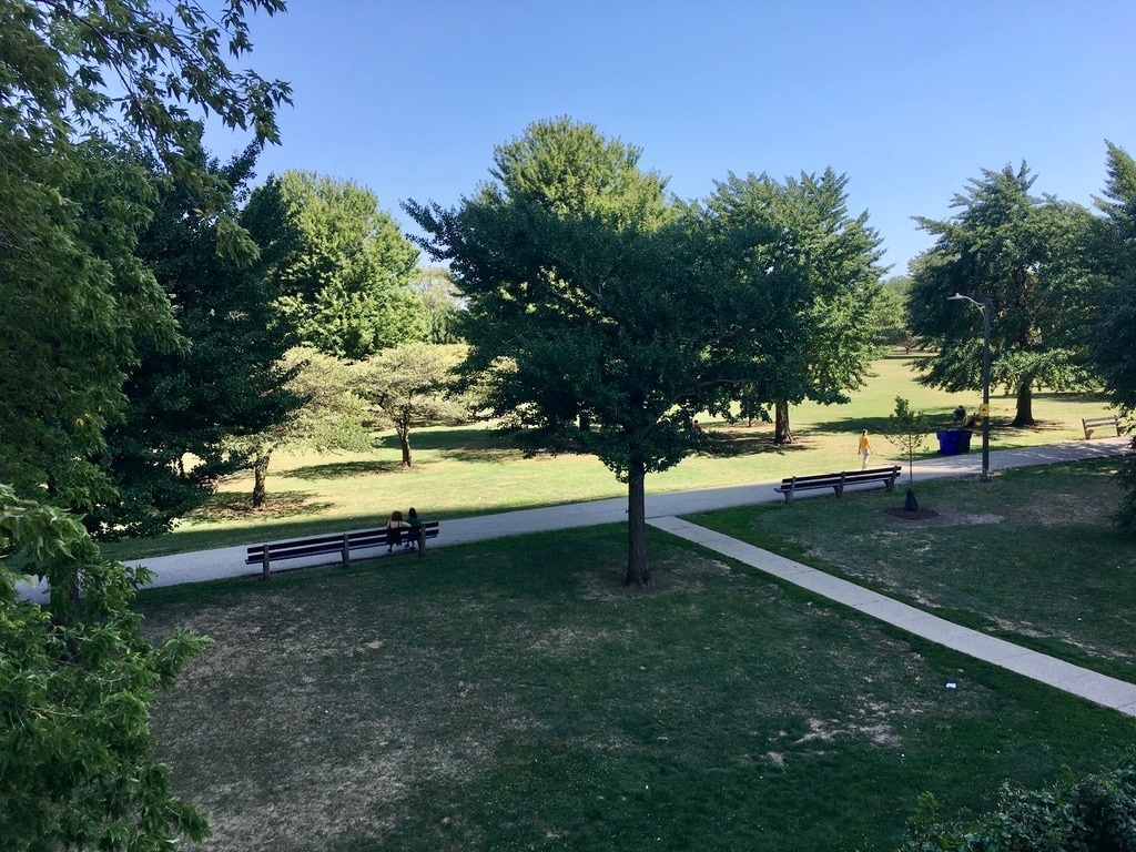 Park & green space directly behind 5445 Sheridan - 5445 N Sheridan Rd