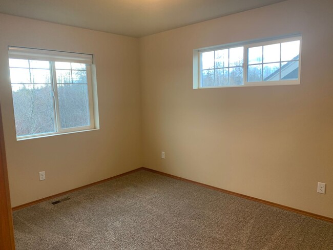 Building Photo - 3 Bedroom 2.5 Bathroom Home in Cordata Nei...