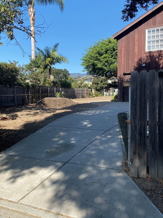 Building Photo - Santa Barbara - Cute two bedroom, one bath upstairs home near Cottage Hospital.