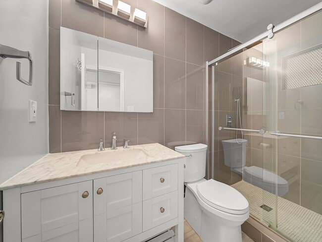 Building Photo - 1121 Bass Dr