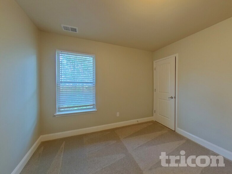 Building Photo - 11938 Quail Dr