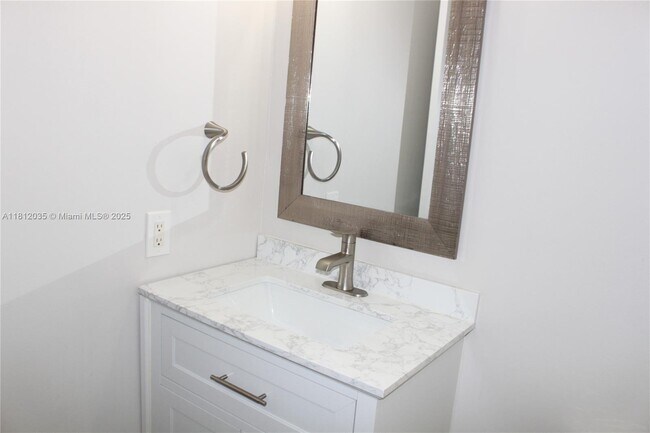Building Photo - 1342 Crossbill Ct