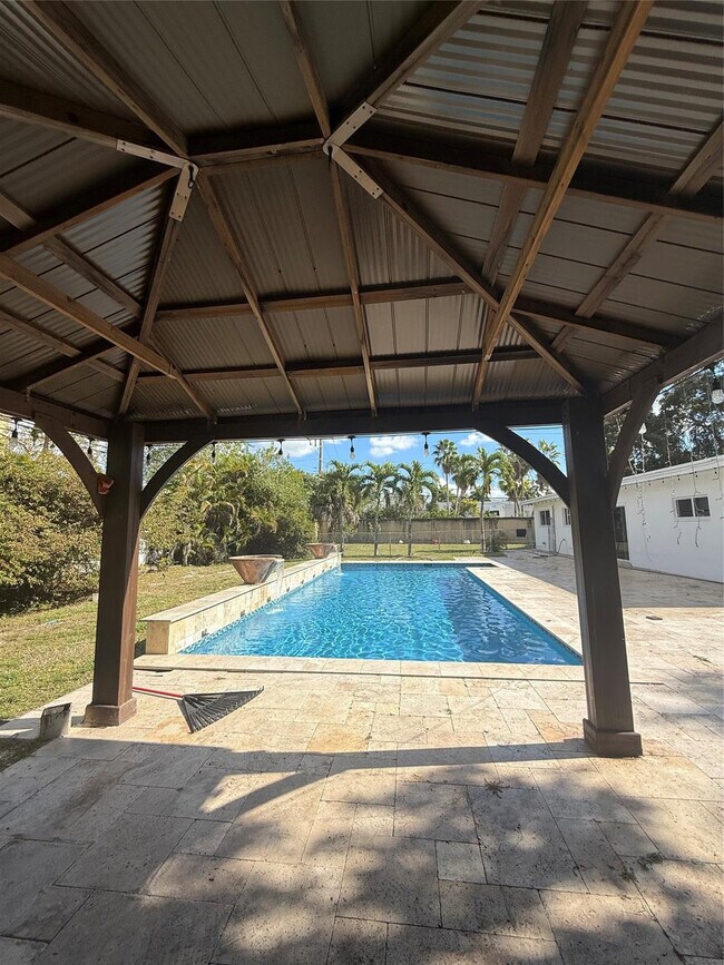 Building Photo - 4021 SW 1st St