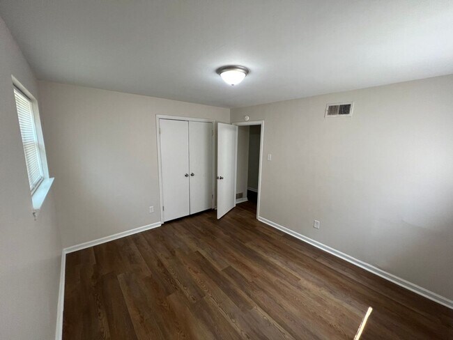 Building Photo - 2583/2585 Oxford