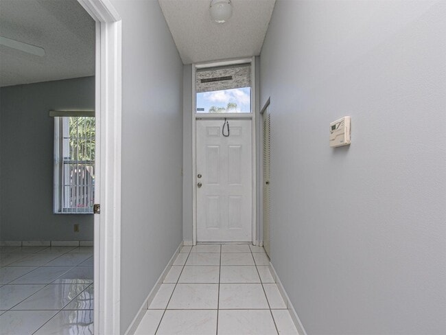 Building Photo - 556 Woodgate Cir
