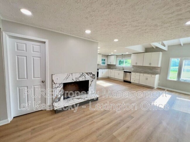 Building Photo - 3520 Combs Ferry Rd