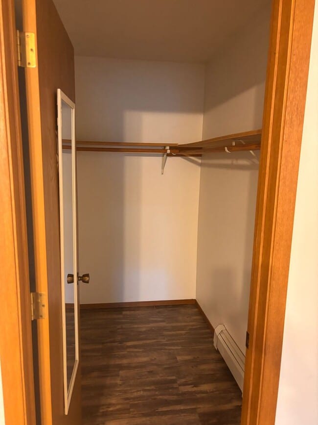 Building Photo - Wonderful 2 Bedroom Condo With In-Unit Was...