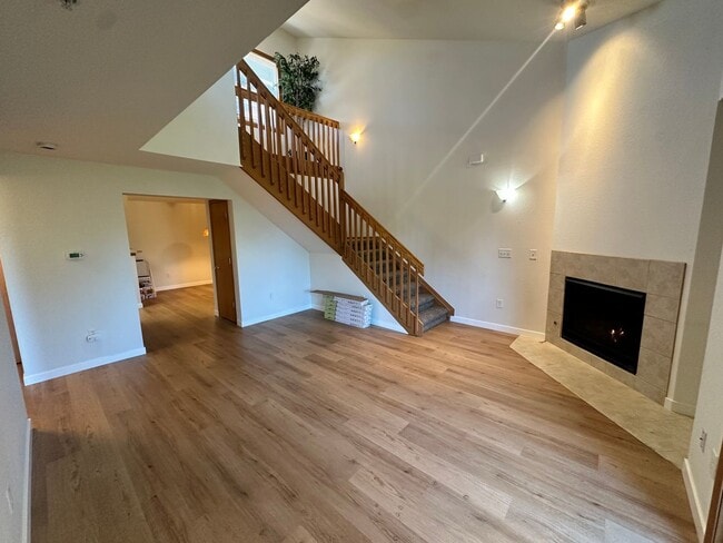 Building Photo - Stylish 3rd Level, Private 2 bedroom Apartment With LVP Flooring, Decks, Gas Fireplace & In-Unit ...