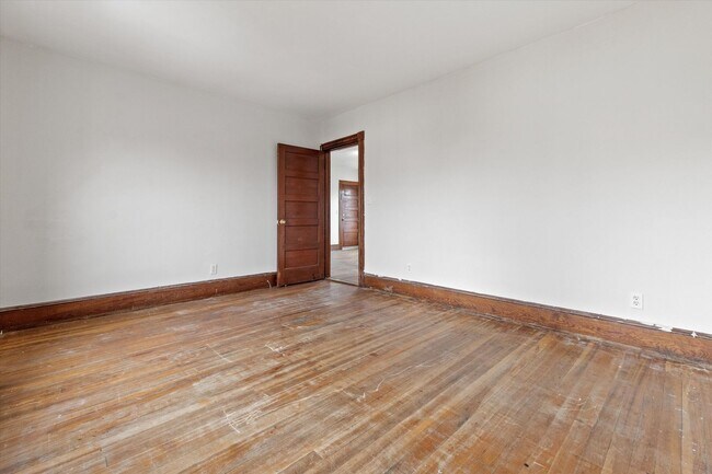 Building Photo - 651 Lake Ave, #3, Manchester NH 03103