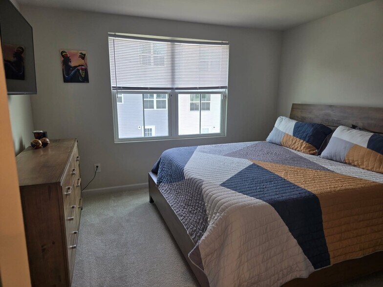 Building Photo - 4205 Shiner Ln