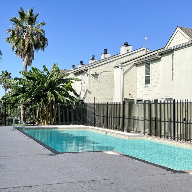 Building Photo - 8718 Victorian Village Dr