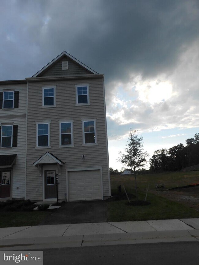 Building Photo - 113 Fading Star Ct