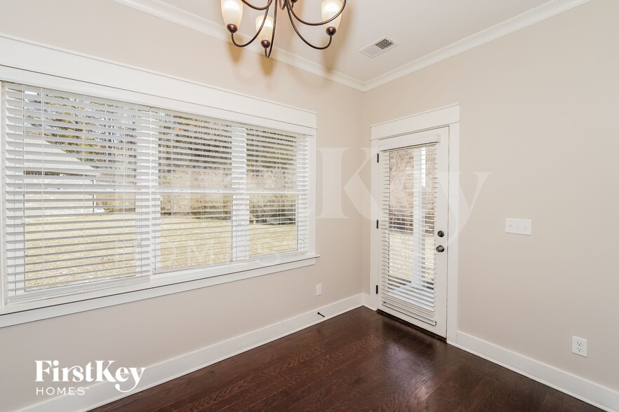 Building Photo - 1470 Woodridge Pl