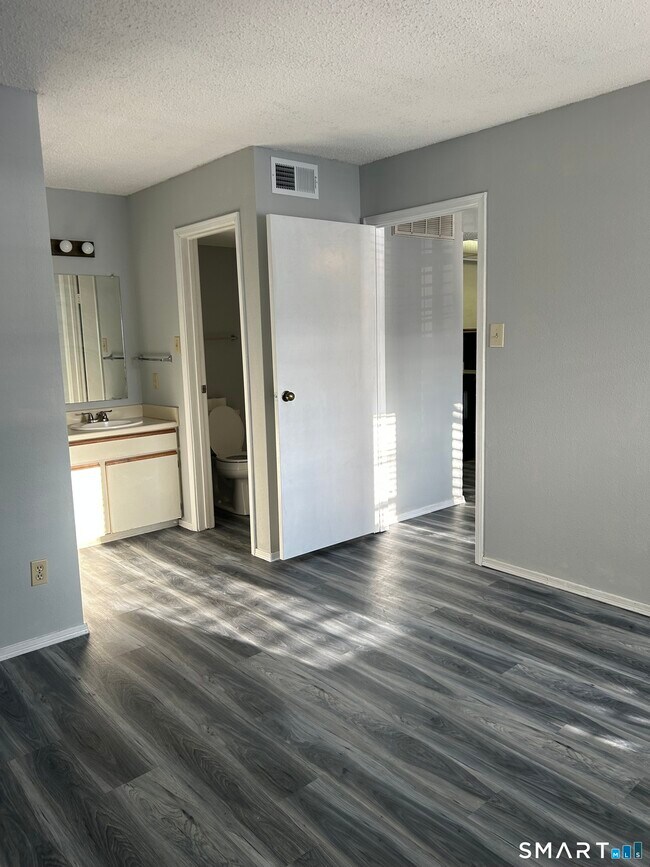 Building Photo - 82 Crown Knoll Ct