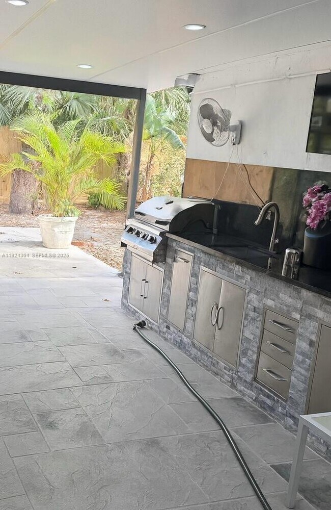 Building Photo - 16561 NW 19th Ave