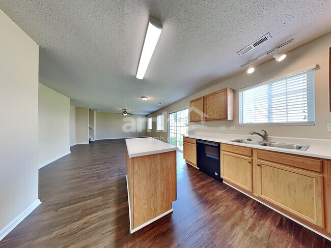 Building Photo - 819 Caledon Dr