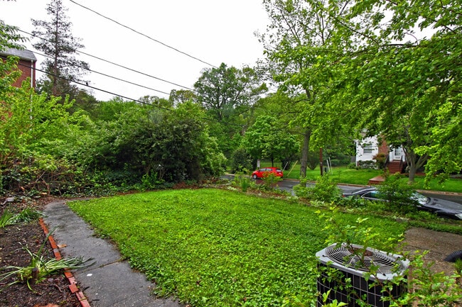 Building Photo - Blocks to Crystal City Metro and just minutes to Washington, D.C. via the 14th Street Bridge