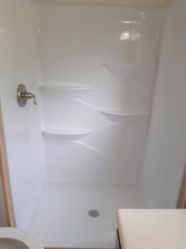 Building Photo - 3 Bedroom 1.5 Bath Mobile Home w/ Washer&D...