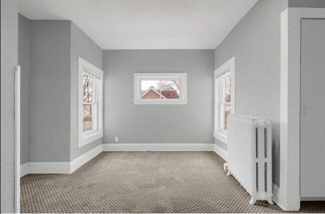 Building Photo - 1055 7th St W