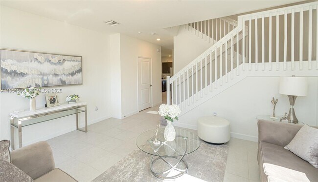 Building Photo - 139 NE 27th Terrace