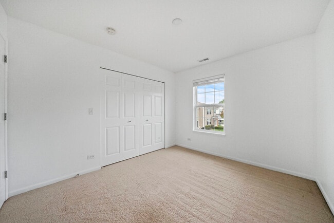 Building Photo - 10 Carrington Cir