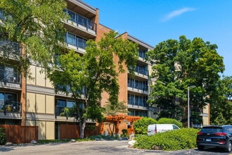 Building Photo - 5950 Oakwood Dr