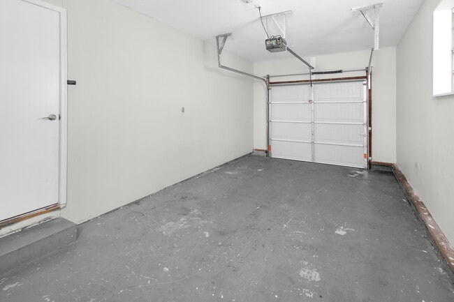 Building Photo - 2622 Thornhill Rd NW