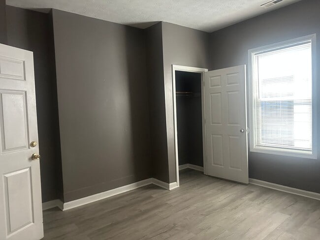 Building Photo - 654 Elm Tree Ln