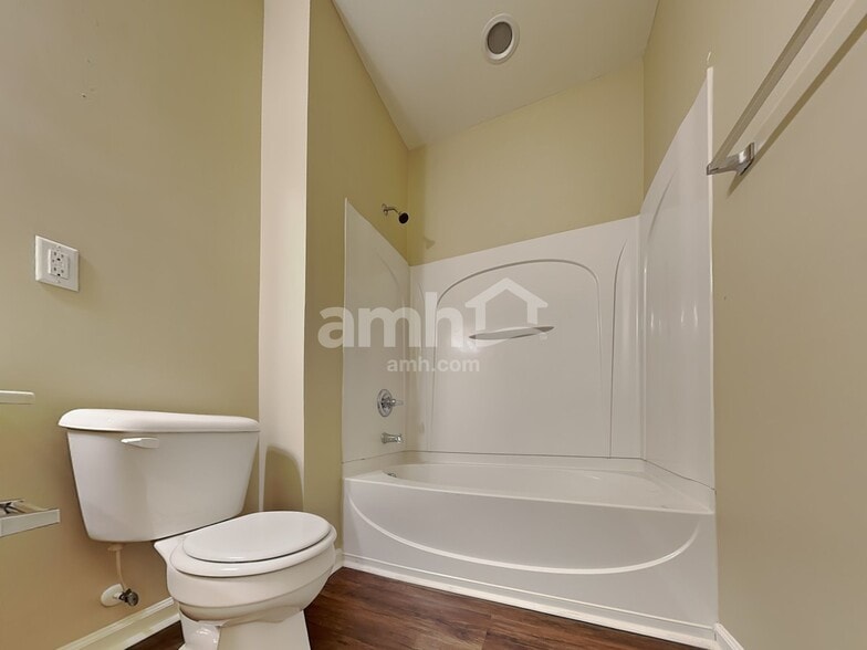 Building Photo - 89 Norwich Dr