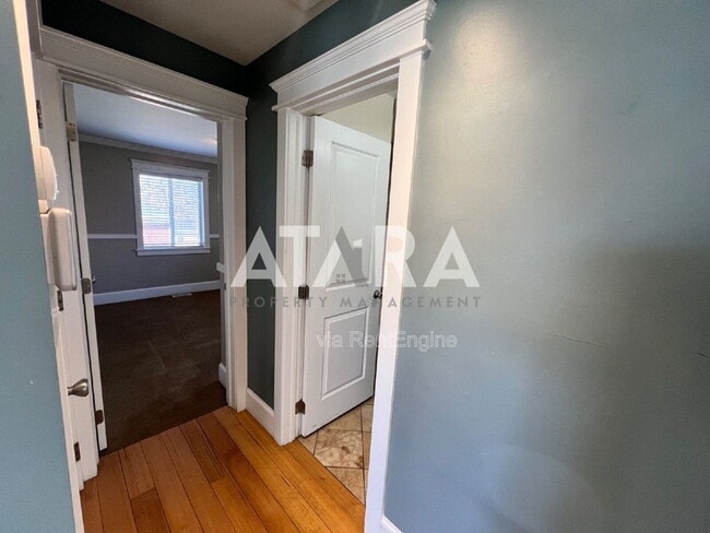 Building Photo - 2559 Wilmington Ave