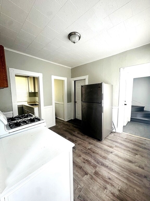 Building Photo - 738 Central St