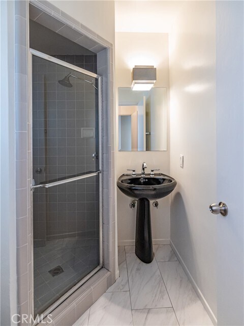 Building Photo - 784 Lockearn St