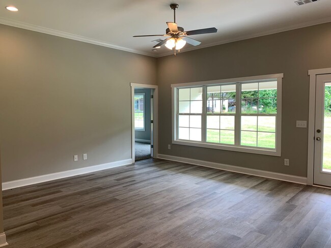 Building Photo - Beautiful Home Available in Opelika!