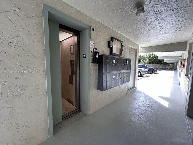 Building Photo - 1400 NE 54th St