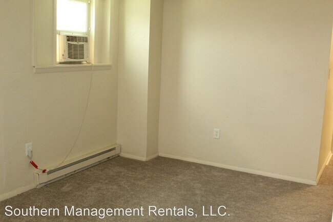 Building Photo - 2 br, 1 bath House - 641 W Broadway  unit 3