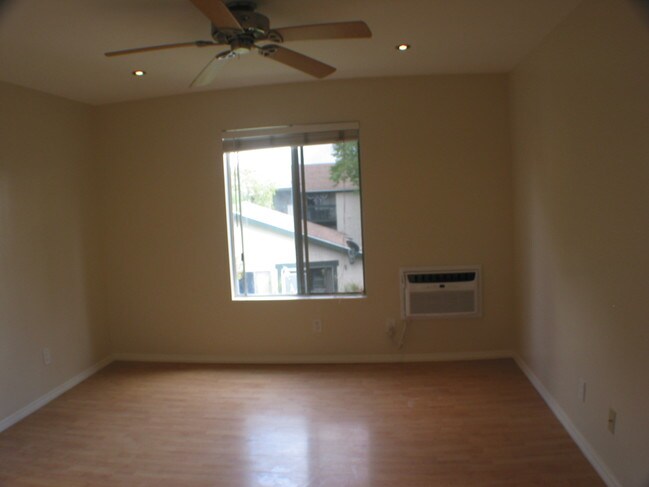 Building Photo - 23236 Orange Ave