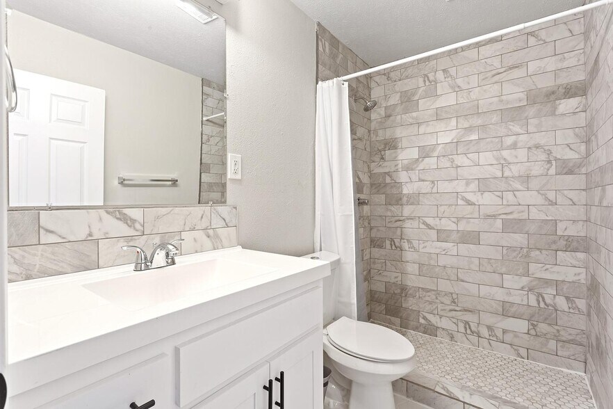 Building Photo - Conveniently located Fort Worth home with a welcoming atmosphere!