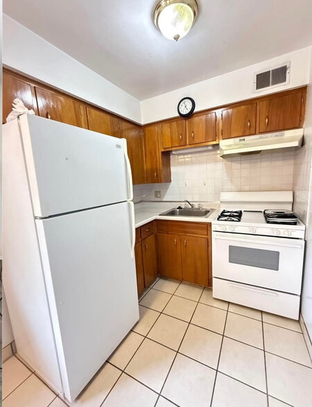 Building Photo - 5032 Firnley Ave